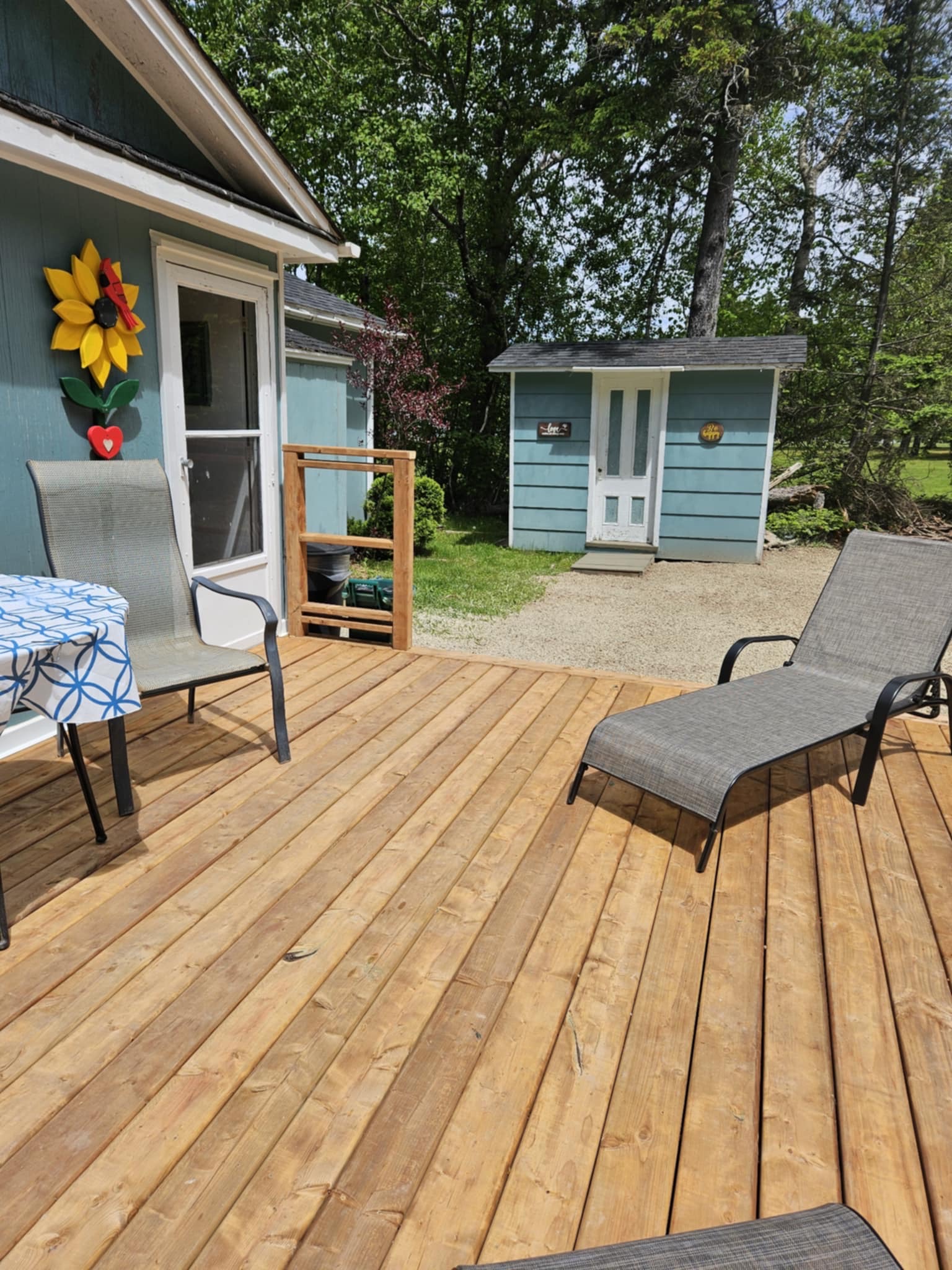 Private deck in back of the cottage with lounge chairs